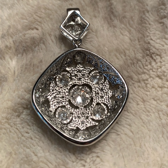 Gorgeous Sterling silver CZ pendant - Picture 5 of 5